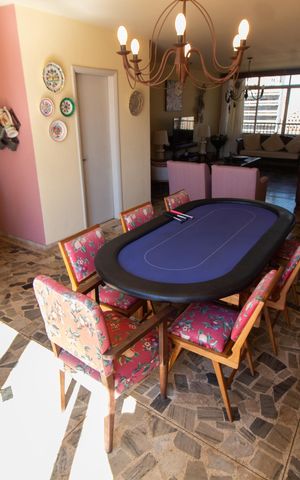 Apartamento à venda com 571m², 4 quartos e 2 vagas Apartamento à venda com 571m², 4 quartos e 2 vagasEspaço de Jogos