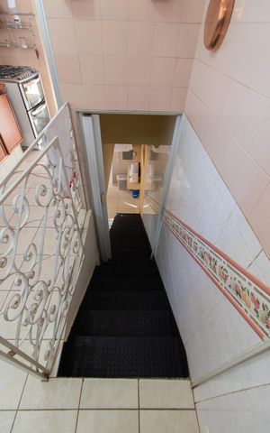 Apartamento à venda com 571m², 4 quartos e 2 vagas Apartamento à venda com 571m², 4 quartos e 2 vagasEscada