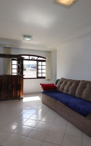 Casa à venda com 240m², 3 quartos e 4 vagasSala