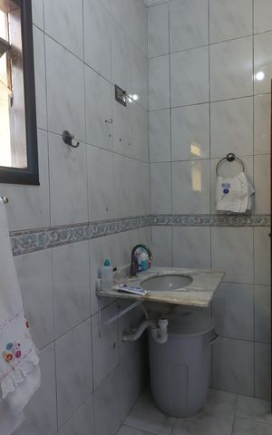 Casa à venda com 240m², 3 quartos e 4 vagasBanheiro Social