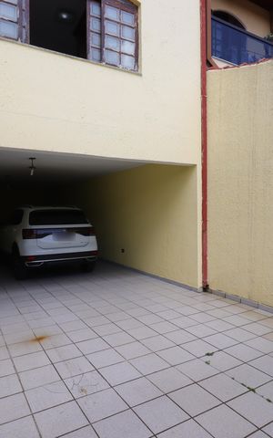 Casa à venda com 240m², 3 quartos e 4 vagasGaragem