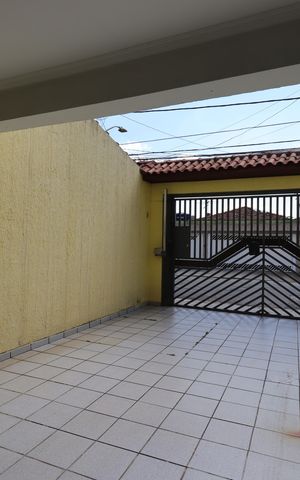 Casa à venda com 240m², 3 quartos e 4 vagasGaragem