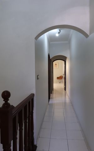 Casa à venda com 240m², 3 quartos e 4 vagasCorredor piso superior