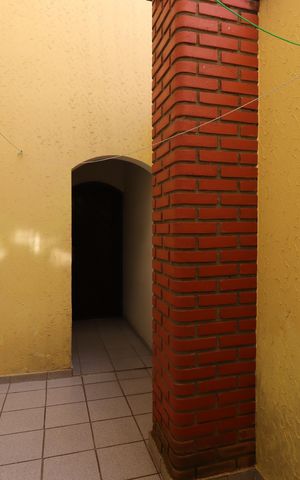 Casa à venda com 240m², 3 quartos e 4 vagasCorredor externo