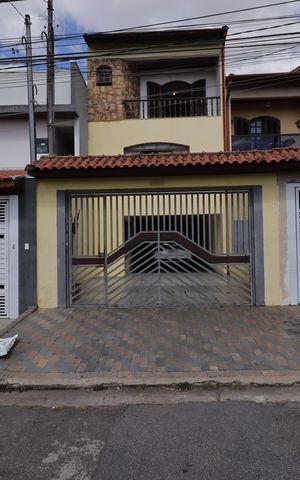 Casa à venda com 240m², 3 quartos e 4 vagasFachada