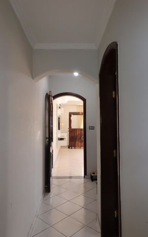 Casa à venda com 240m², 3 quartos e 4 vagasCorredor piso inferior