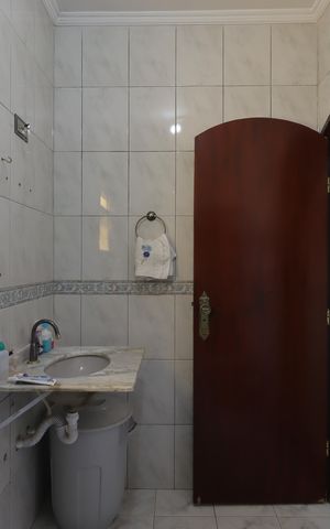 Casa à venda com 240m², 3 quartos e 4 vagasBanheiro Social