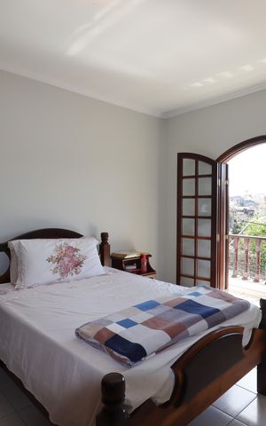 Casa à venda com 240m², 3 quartos e 4 vagasSuíte