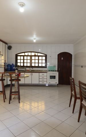 Casa à venda com 240m², 3 quartos e 4 vagasCozinha