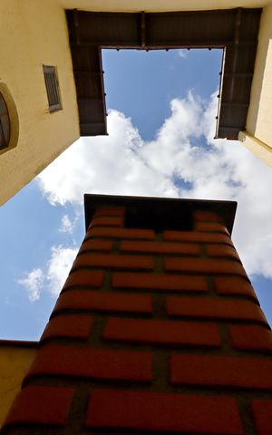 Casa à venda com 240m², 3 quartos e 4 vagasCorredor externo