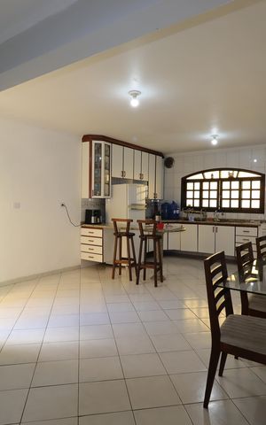Casa à venda com 240m², 3 quartos e 4 vagasCozinha