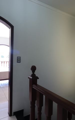 Casa à venda com 240m², 3 quartos e 4 vagasCorredor piso superior