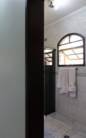 Casa à venda com 240m², 3 quartos e 4 vagasCorredor piso superior