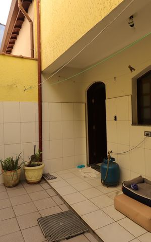 Casa à venda com 240m², 3 quartos e 4 vagasÁrea de Serviço