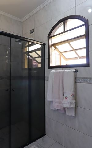 Casa à venda com 240m², 3 quartos e 4 vagasBanheiro Social