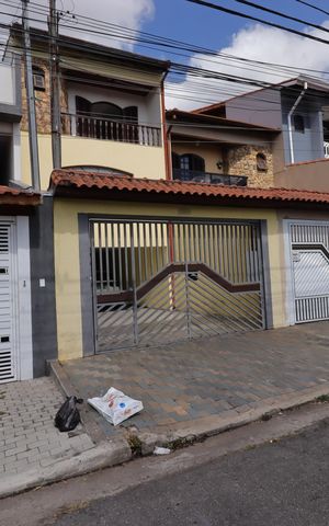 Casa à venda com 240m², 3 quartos e 4 vagasFachada