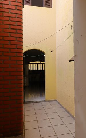 Casa à venda com 240m², 3 quartos e 4 vagasCorredor externo