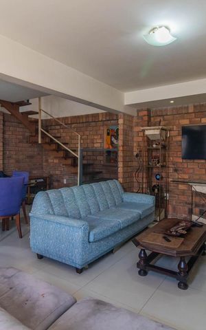 Casa à venda com 160m², 3 quartos e 4 vagas Casa à venda com 160m², 3 quartos e 4 vagasSala