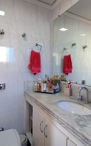 Apartamento à venda com 220m², 4 quartos e 2 vagasBanheiro da Suíte 1