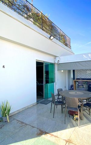 Apartamento à venda com 220m², 4 quartos e 2 vagas Apartamento à venda com 220m², 4 quartos e 2 vagasCobertura
