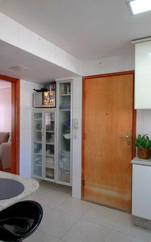 Apartamento à venda com 220m², 4 quartos e 2 vagasCozinha