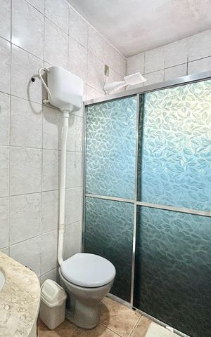 Casa à venda com 100m², 2 quartos e sem vaga Casa à venda com 100m², 2 quartos e sem vagaBanheiro