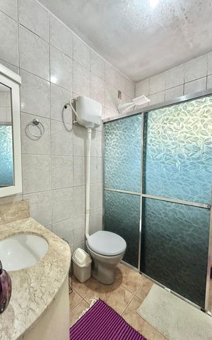 Casa à venda com 100m², 2 quartos e sem vaga Casa à venda com 100m², 2 quartos e sem vagaBanheiro
