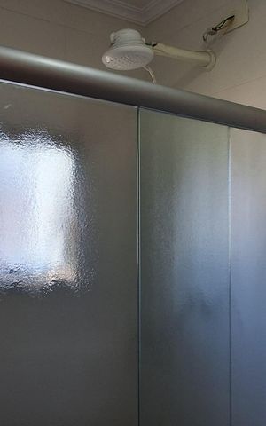 Casa à venda com 198m², 4 quartos e 7 vagas Casa à venda com 198m², 4 quartos e 7 vagasBanheiro de Serviço