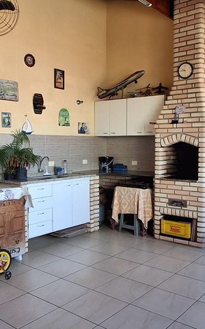 Casa à venda com 198m², 4 quartos e 7 vagas Casa à venda com 198m², 4 quartos e 7 vagasÁrea gourmet