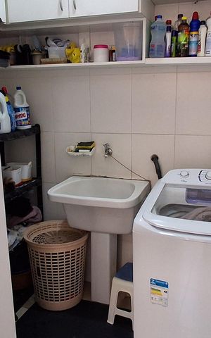 Casa à venda com 198m², 4 quartos e 7 vagas Casa à venda com 198m², 4 quartos e 7 vagasÁrea de Serviço