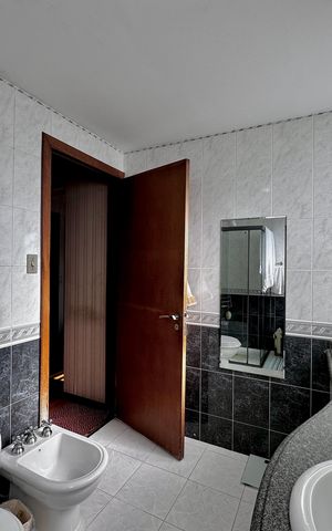 Apartamento para alugar com 210m², 3 quartos e 4 vagas Apartamento para alugar com 210m², 3 quartos e 4 vagasBanheiro da Suíte 1