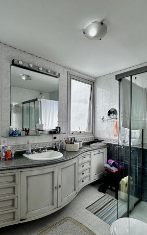 Apartamento para alugar com 210m², 3 quartos e 4 vagas Apartamento para alugar com 210m², 3 quartos e 4 vagasBanheiro da Suíte 1