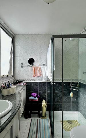 Apartamento para alugar com 210m², 3 quartos e 4 vagas Apartamento para alugar com 210m², 3 quartos e 4 vagasBanheiro da Suíte 1