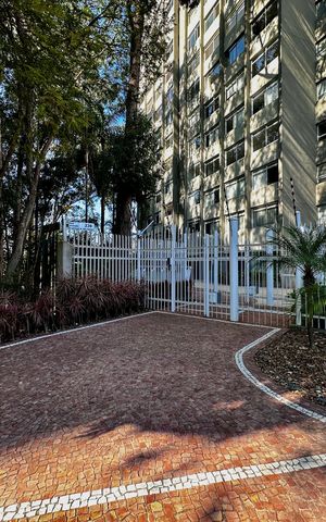 Apartamento para alugar com 210m², 3 quartos e 4 vagas Apartamento para alugar com 210m², 3 quartos e 4 vagasFachada