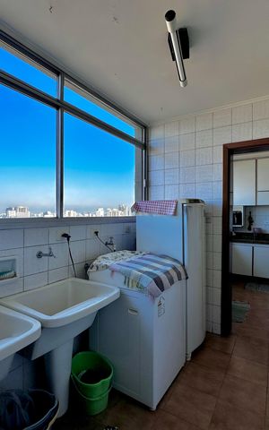 Apartamento para alugar com 210m², 3 quartos e 4 vagas Apartamento para alugar com 210m², 3 quartos e 4 vagasÁrea de Serviço