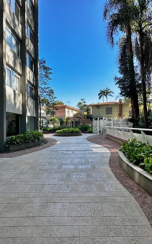 Apartamento para alugar com 210m², 3 quartos e 4 vagas Apartamento para alugar com 210m², 3 quartos e 4 vagasÁrea Comum