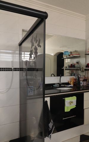 Casa à venda com 359m², 2 quartos e 4 vagasBanheiro Suíte