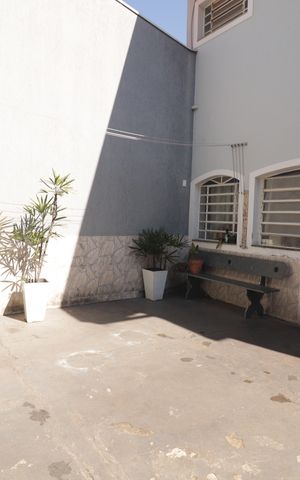 Casa à venda com 359m², 2 quartos e 4 vagasQuintal