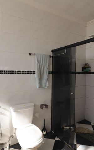 Casa à venda com 359m², 2 quartos e 4 vagasBanheiro Suíte