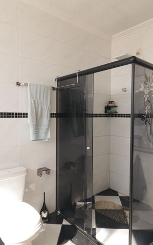 Casa à venda com 359m², 2 quartos e 4 vagasBanheiro Suíte