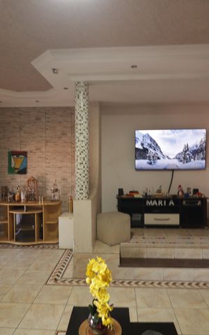 Casa à venda com 359m², 2 quartos e 4 vagasSala