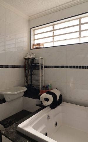 Casa à venda com 359m², 2 quartos e 4 vagasBanheiro Suíte