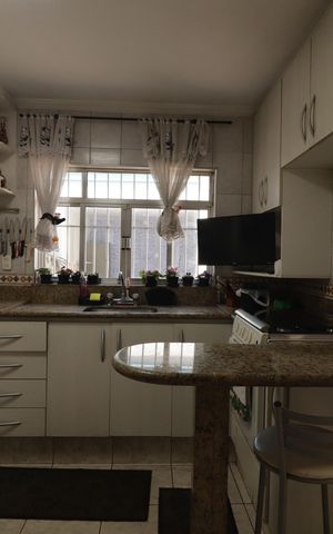Casa à venda com 359m², 2 quartos e 4 vagasCozinha 