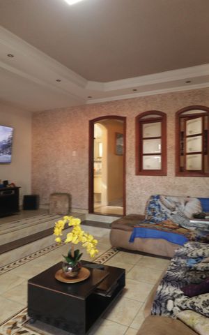 Casa à venda com 359m², 2 quartos e 4 vagasSala