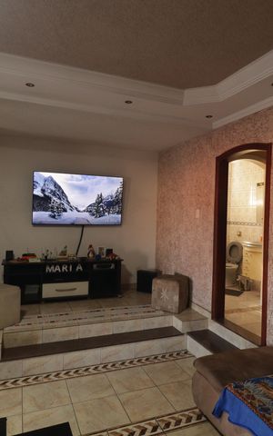 Casa à venda com 359m², 2 quartos e 4 vagasSala