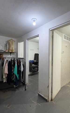 Casa à venda com 360m², 5 quartos e 5 vagas Casa à venda com 360m², 5 quartos e 5 vagasÁrea de serviço edícula