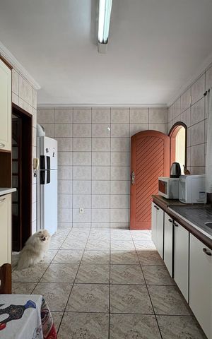 Casa à venda com 360m², 5 quartos e 5 vagas Casa à venda com 360m², 5 quartos e 5 vagasCozinha