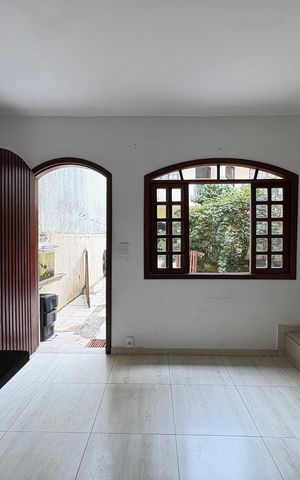 Casa à venda com 360m², 5 quartos e 5 vagas Casa à venda com 360m², 5 quartos e 5 vagas Edicula /Sala e cozinha