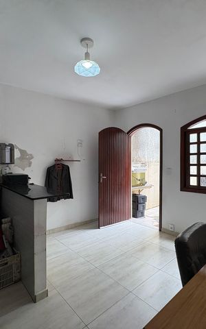 Casa à venda com 360m², 5 quartos e 5 vagas Casa à venda com 360m², 5 quartos e 5 vagas Edicula /Sala e cozinha
