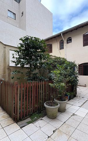 Casa à venda com 360m², 5 quartos e 5 vagas Casa à venda com 360m², 5 quartos e 5 vagasQuintal